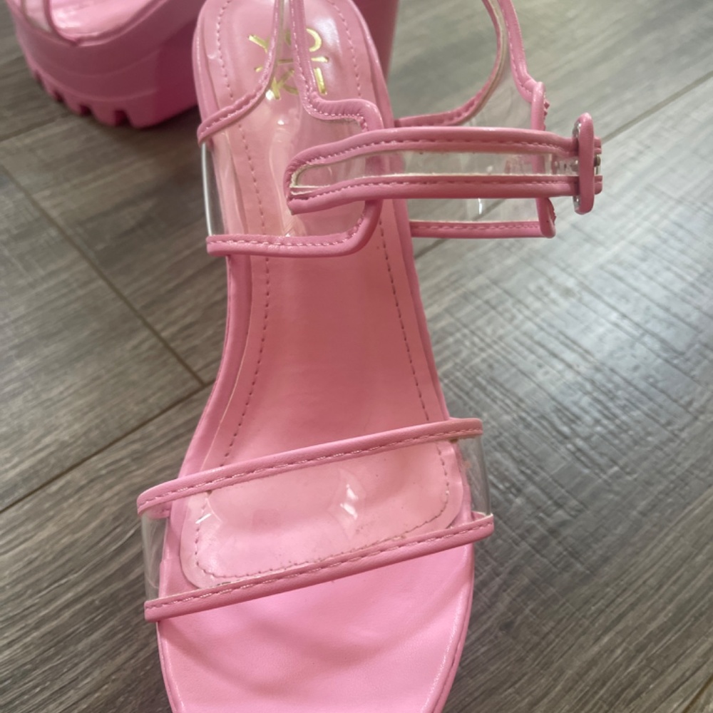 Pink Heels - Picture 4 of 4